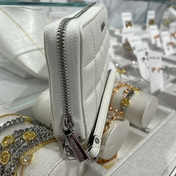 MICHAEL KORS Continental Wristlet Phone Case Wallet
Optic White
NWT - Picture 8 of 16